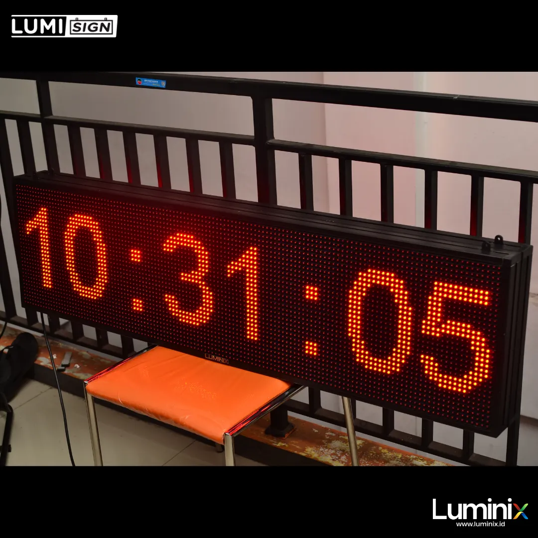 Running text dengan tampilan jam digital